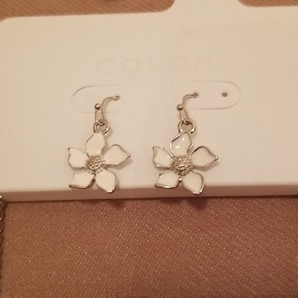 Flower Earrings & Necklace Set - Picture 3 of 6